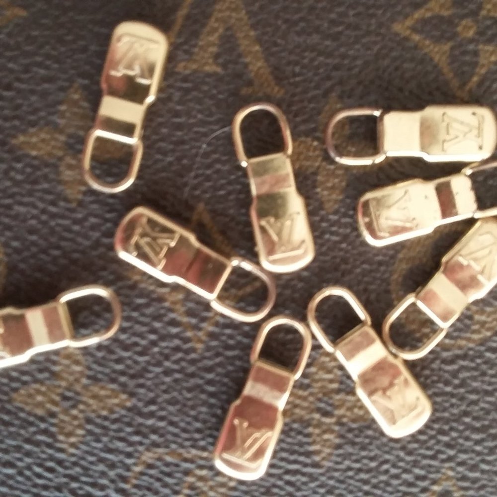 NEW Authentic Louis Vuitton Zipper Pull